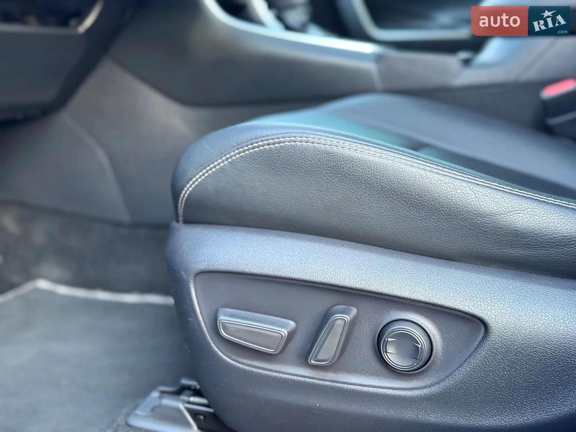2019 Toyota RAV 4 - мініатюра 16