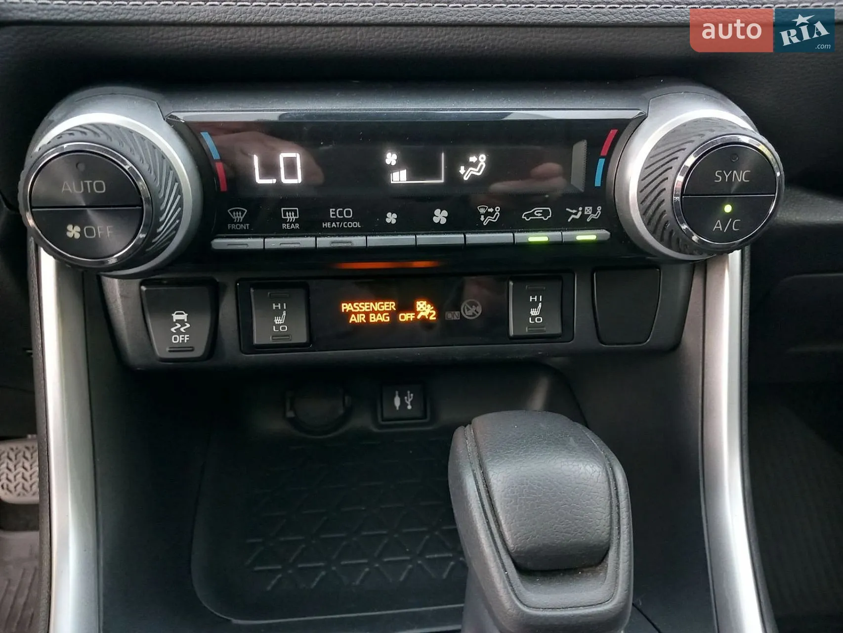 2019 Toyota RAV 4 - мініатюра 18