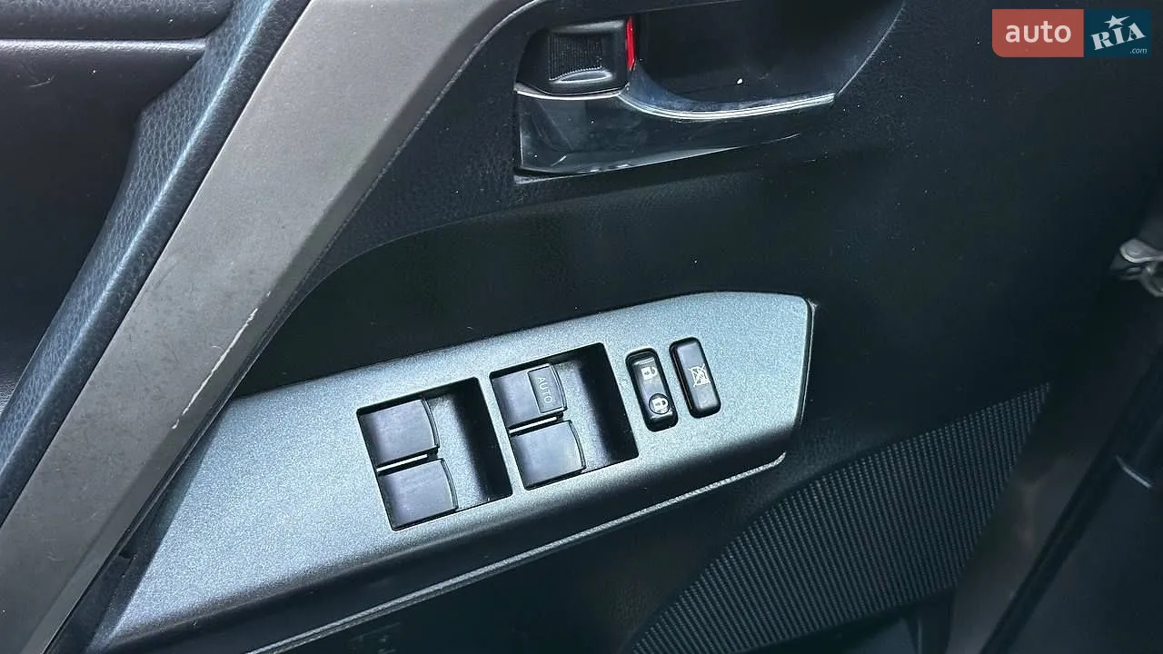 2018 Toyota RAV 4 - мініатюра 10