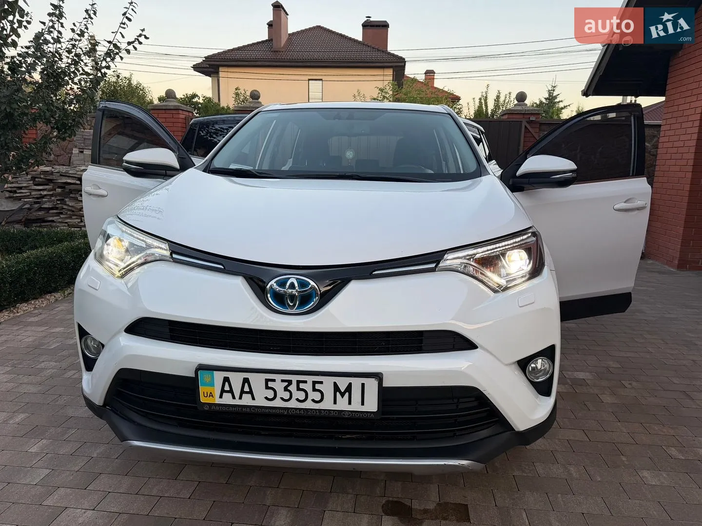 2017 Toyota RAV 4 - фото 1