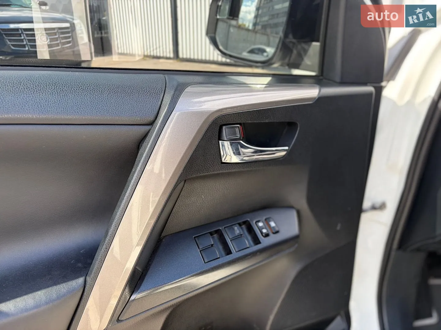 2016 Toyota RAV 4 - мініатюра 12