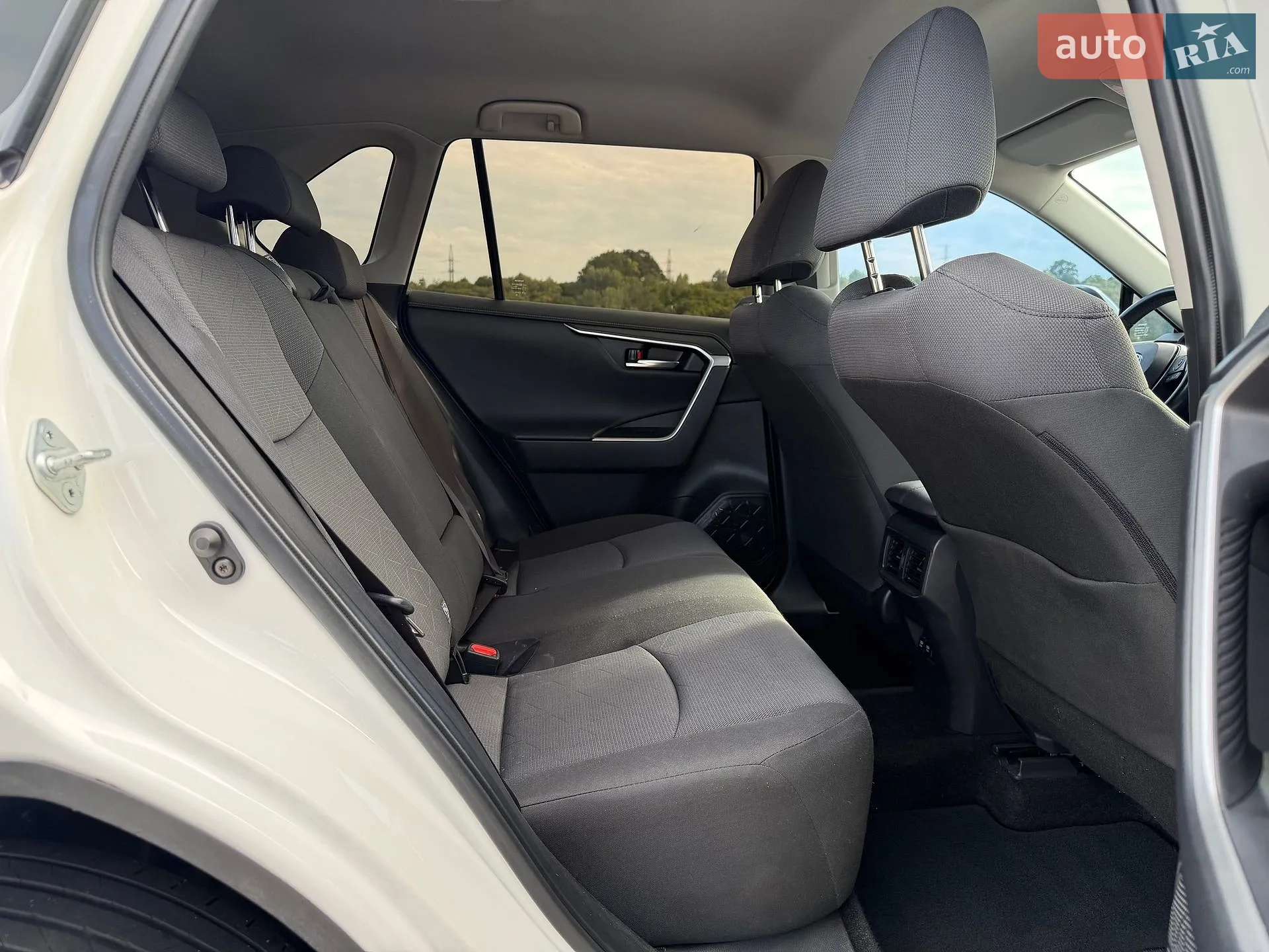 2019 Toyota RAV 4 - мініатюра 38