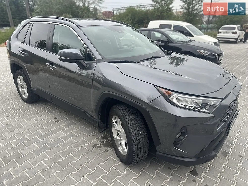 2020 Toyota RAV 4 - фото 1