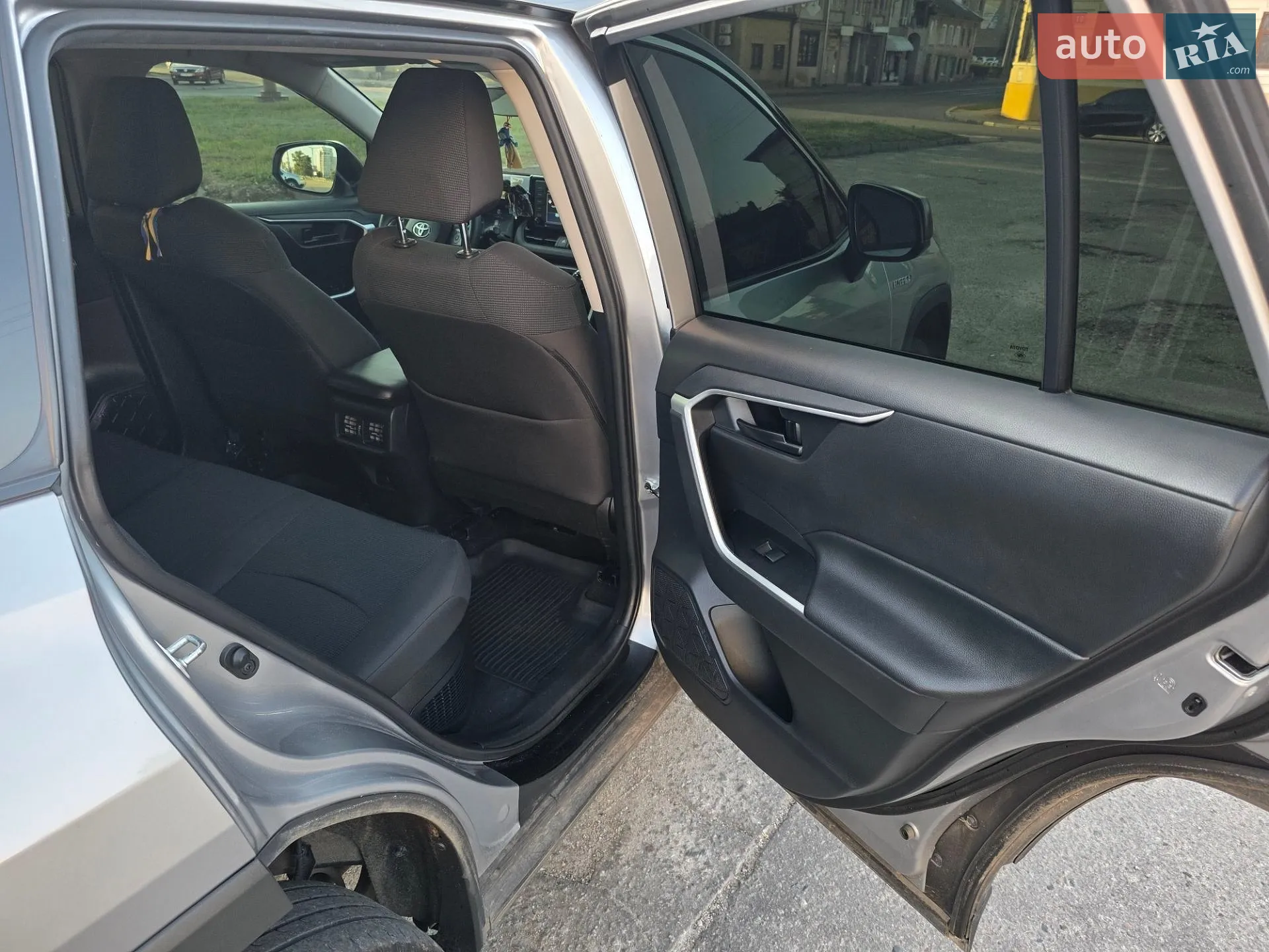 2020 Toyota RAV 4 - мініатюра 8