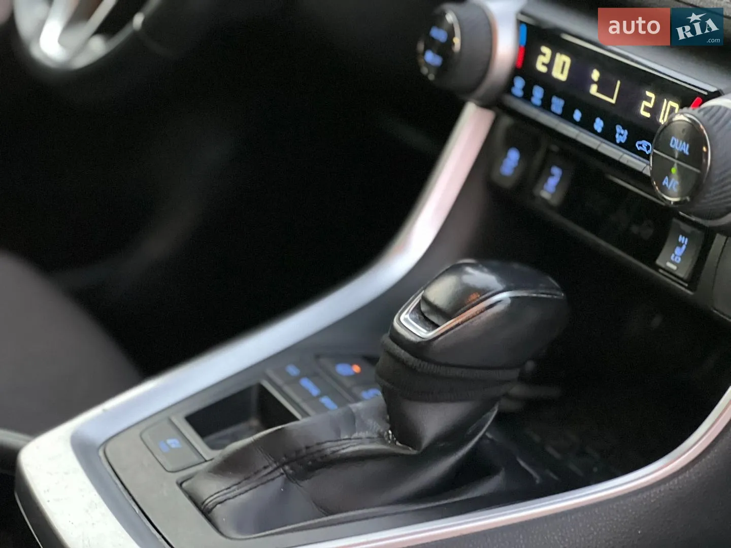 2020 Toyota RAV 4 - мініатюра 32