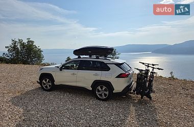 Позашляховик / Кросовер Toyota RAV4 2021 в Львові