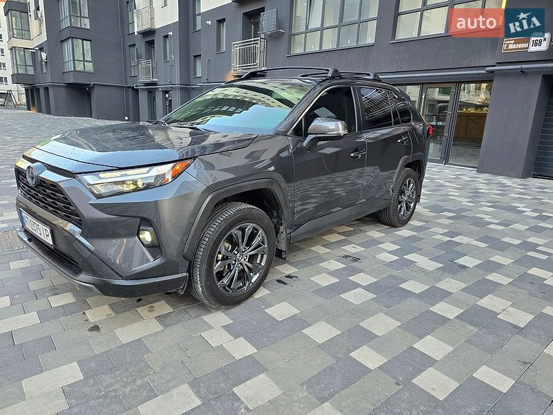 Внедорожник / Кроссовер Toyota RAV4 2022 в Ивано-Франковске