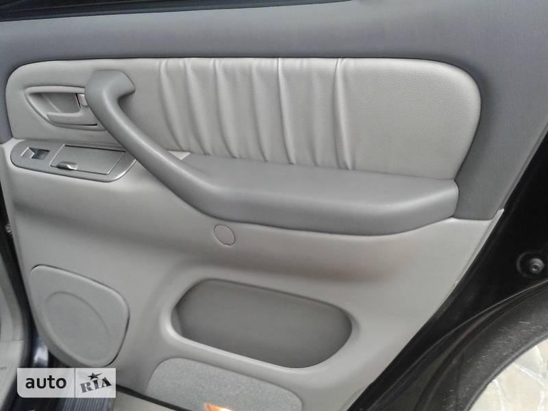 Внедорожник / Кроссовер Toyota Sequoia 2004 в Днепре
