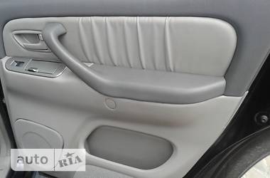 Внедорожник / Кроссовер Toyota Sequoia 2004 в 