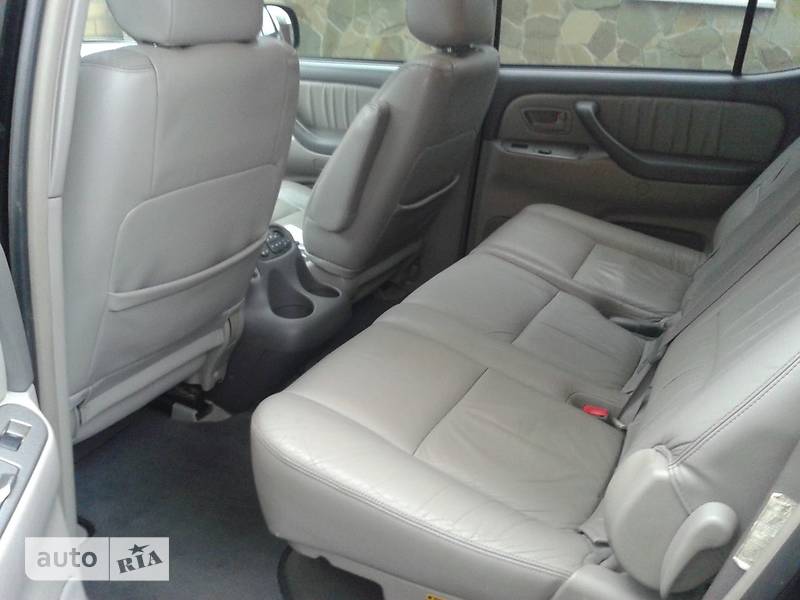 Внедорожник / Кроссовер Toyota Sequoia 2004 в Днепре
