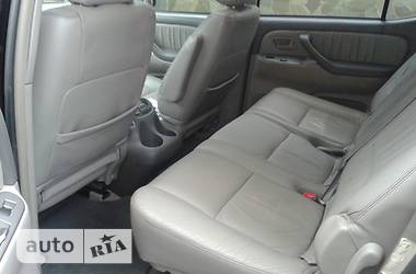 Внедорожник / Кроссовер Toyota Sequoia 2004 в 