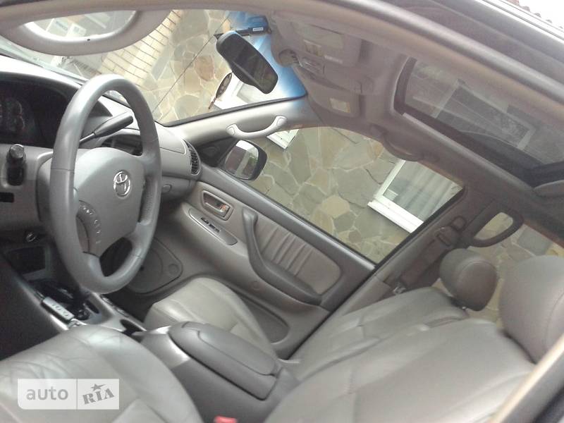 Внедорожник / Кроссовер Toyota Sequoia 2004 в Днепре