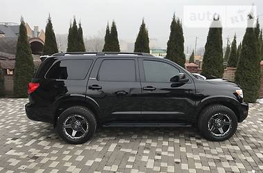 Внедорожник / Кроссовер Toyota Sequoia 2014 в 
