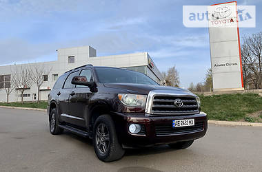 Внедорожник / Кроссовер Toyota Sequoia 2015 в Кривом Роге