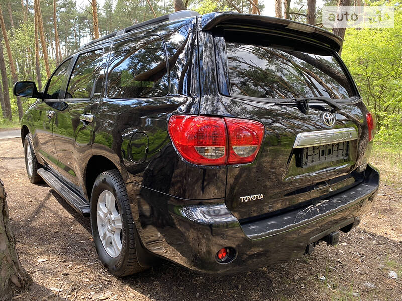Позашляховик / Кросовер Toyota Sequoia 2009 в Києві