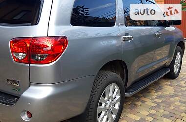 Внедорожник / Кроссовер Toyota Sequoia 2015 в Киеве