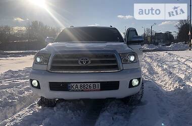 Внедорожник / Кроссовер Toyota Sequoia 2014 в Киеве