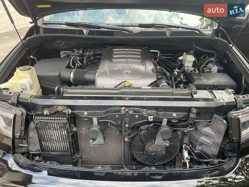 Внедорожник / Кроссовер Toyota Sequoia 2008 в Киеве