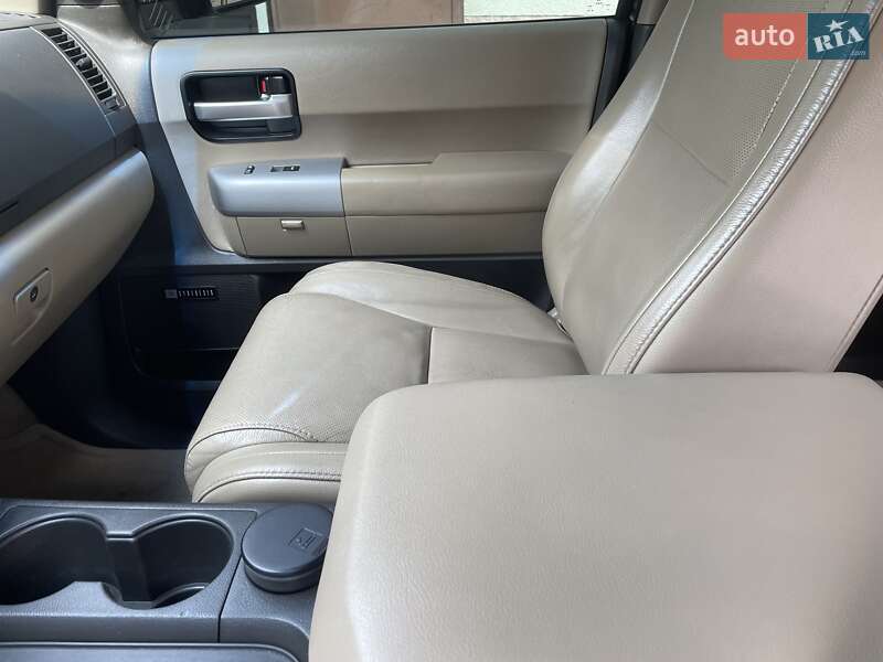 Внедорожник / Кроссовер Toyota Sequoia 2008 в Киеве