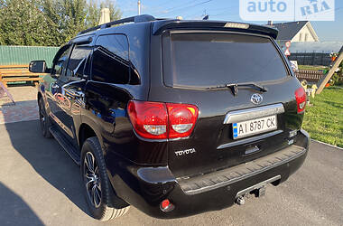 Позашляховик / Кросовер Toyota Sequoia 2010 в Броварах