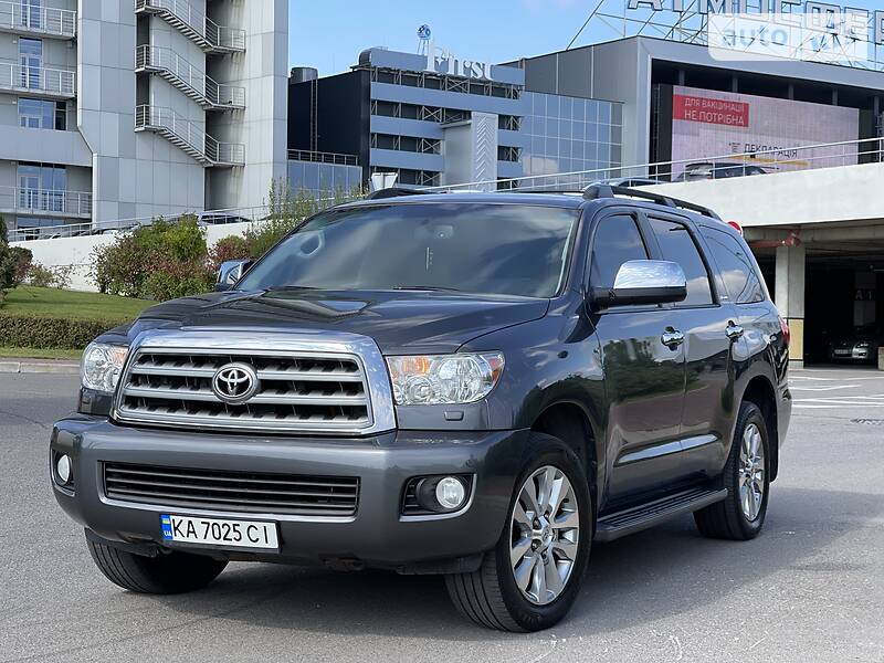 Внедорожник / Кроссовер Toyota Sequoia 2012 в Киеве