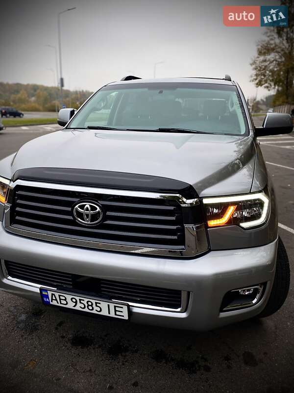 Внедорожник / Кроссовер Toyota Sequoia 2017 в Виннице