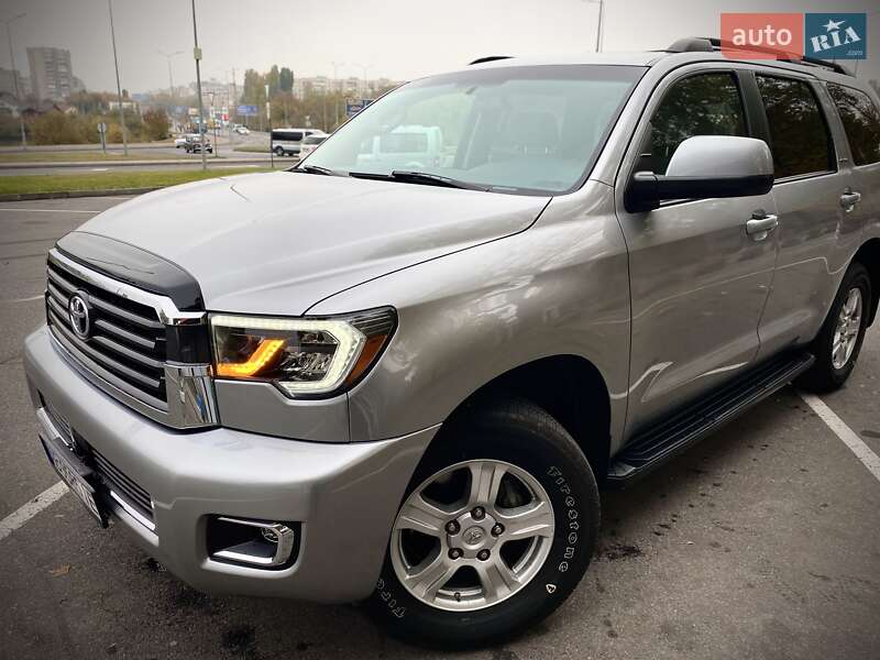 Внедорожник / Кроссовер Toyota Sequoia 2017 в Виннице