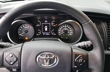 Позашляховик / Кросовер Toyota Sequoia 2018 в Луцьку
