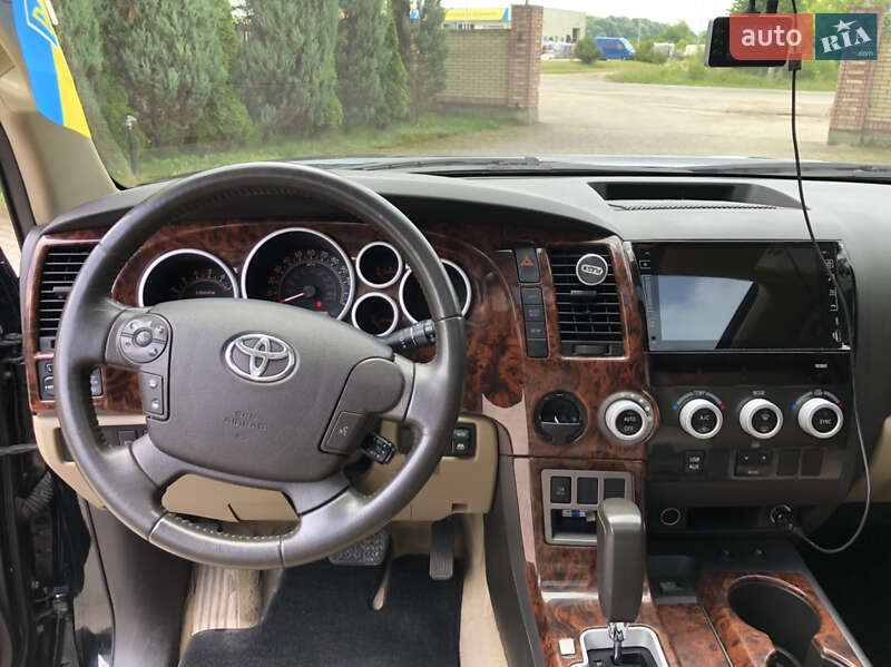 Внедорожник / Кроссовер Toyota Sequoia 2010 в Самборе