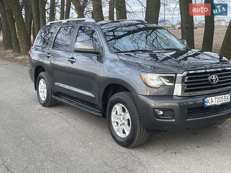 Внедорожник / Кроссовер Toyota Sequoia 2017 в Киеве