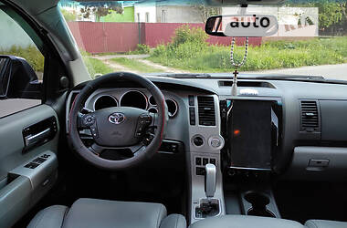 Позашляховик / Кросовер Toyota Sequoia 2009 в Умані