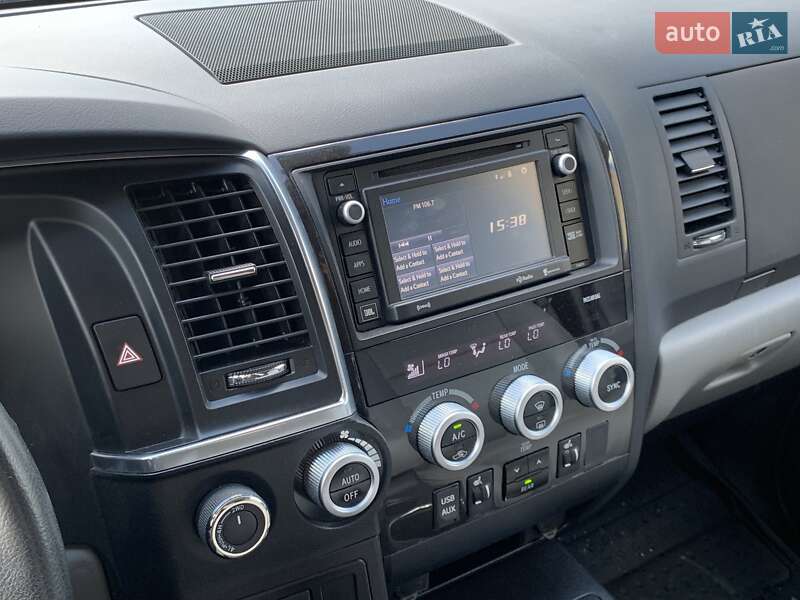 Позашляховик / Кросовер Toyota Sequoia 2017 в Хмельницькому