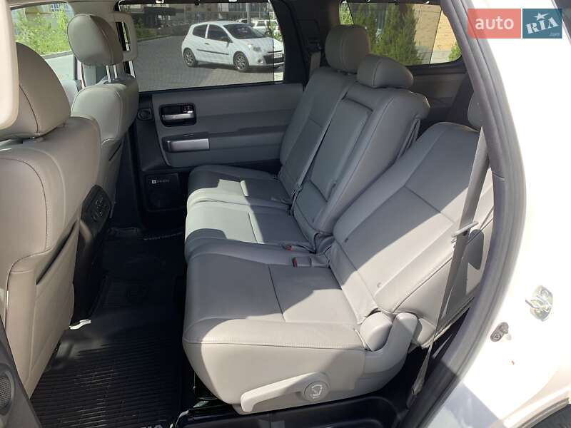 Позашляховик / Кросовер Toyota Sequoia 2017 в Хмельницькому