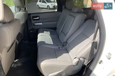 Внедорожник / Кроссовер Toyota Sequoia 2017 в 