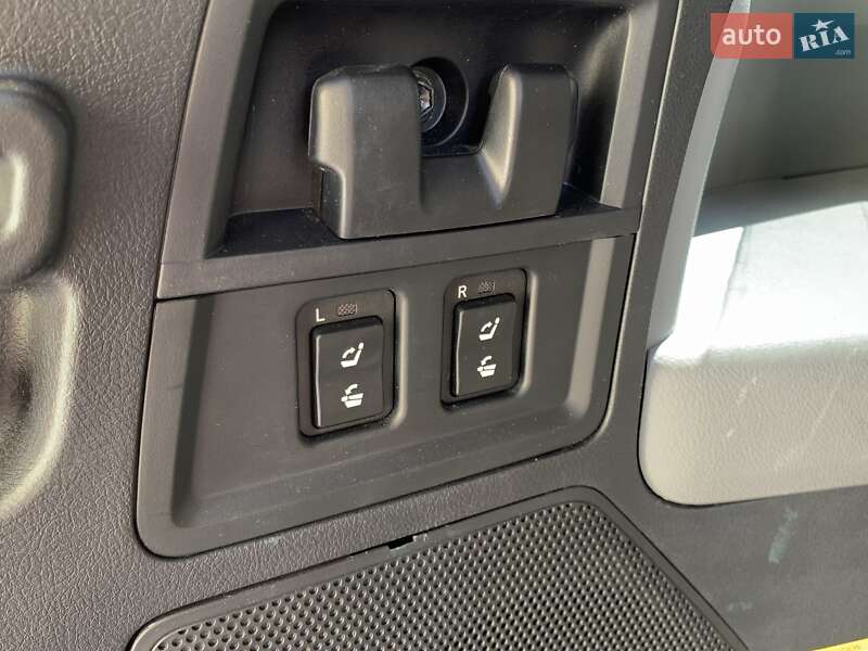 Позашляховик / Кросовер Toyota Sequoia 2017 в Хмельницькому