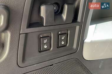 Внедорожник / Кроссовер Toyota Sequoia 2017 в 