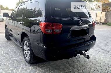 Позашляховик / Кросовер Toyota Sequoia 2016 в Ужгороді
