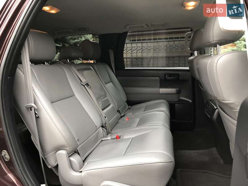 Внедорожник / Кроссовер Toyota Sequoia 2012 в Киеве