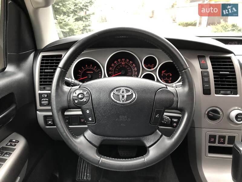 Внедорожник / Кроссовер Toyota Sequoia 2012 в Киеве