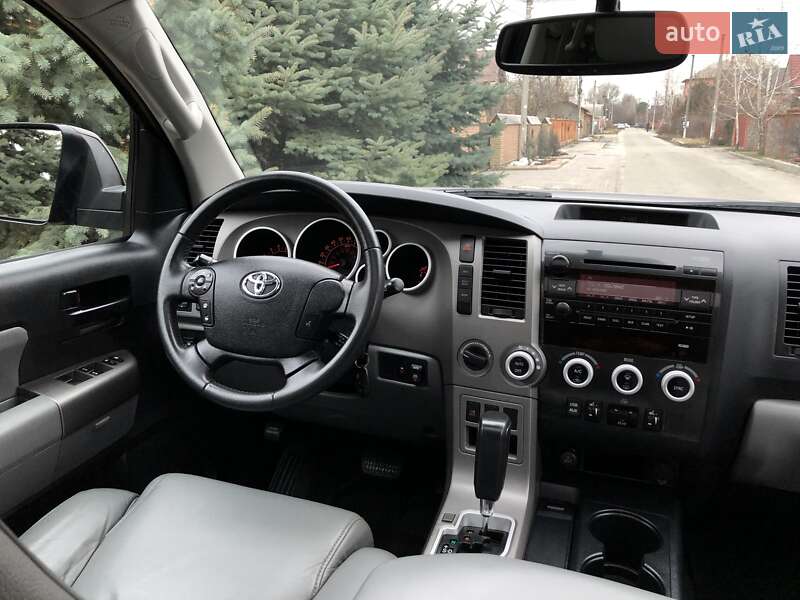 Внедорожник / Кроссовер Toyota Sequoia 2012 в Киеве