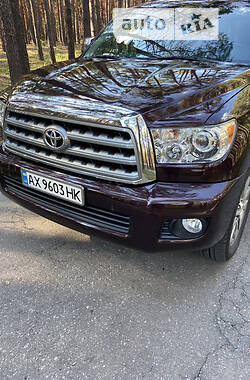 Позашляховик / Кросовер Toyota Sequoia 2016 в Полтаві