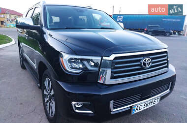 Позашляховик / Кросовер Toyota Sequoia 2017 в Луцьку