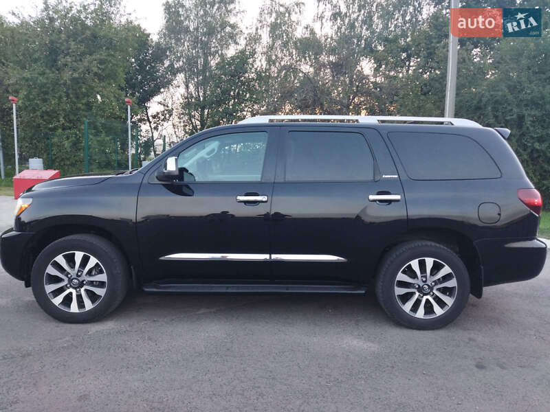 Внедорожник / Кроссовер Toyota Sequoia 2017 в Луцке