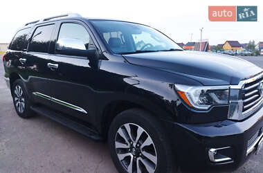 Позашляховик / Кросовер Toyota Sequoia 2017 в Луцьку