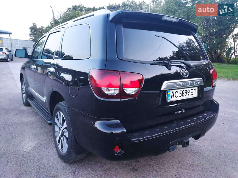 Внедорожник / Кроссовер Toyota Sequoia 2017 в Луцке