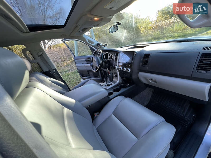 Позашляховик / Кросовер Toyota Sequoia 2012 в Дрогобичі