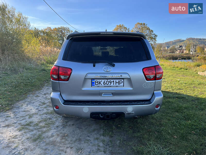 Позашляховик / Кросовер Toyota Sequoia 2012 в Дрогобичі