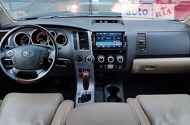 Універсал Toyota Sequoia 2010 в 