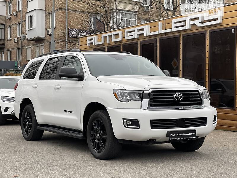 Внедорожник / Кроссовер Toyota Sequoia 2019 в 