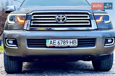 Позашляховик / Кросовер Toyota Sequoia 2017 в Кривому Розі